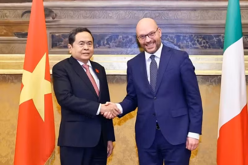 越南国会主席陈青敏和意大利众议院议长洛伦佐·丰塔纳。