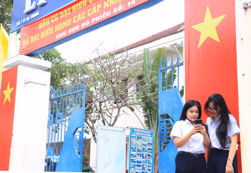 在2026-2031年任期国会代表和各级人民议会代表选举日的氛围中，河静省各学校的宣传工作广泛开展。（图片来源：越通社）