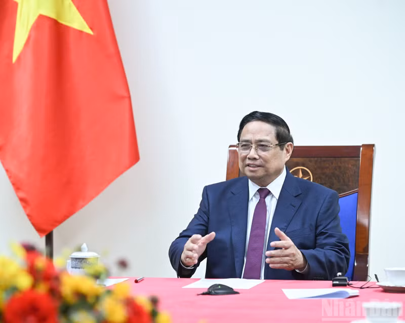 越南政府总理范明正与阿尔及利亚总理西菲·格里布电话。