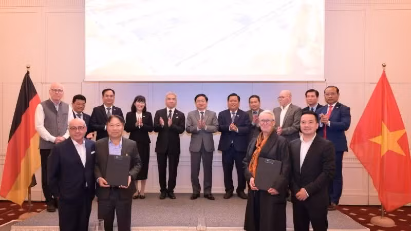VFT生物燃料集团与IMG福东股份公司签署合作协议。
