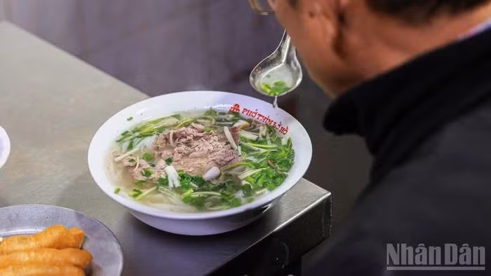 附图：越南牛肉河粉。