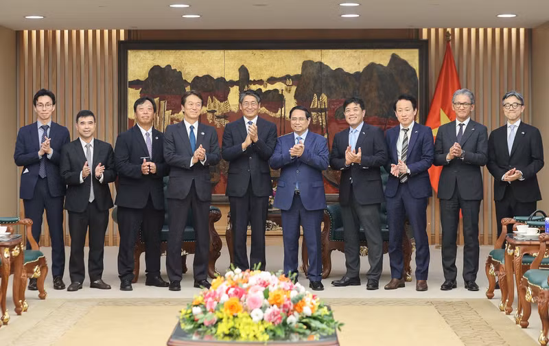 双方代表合影。