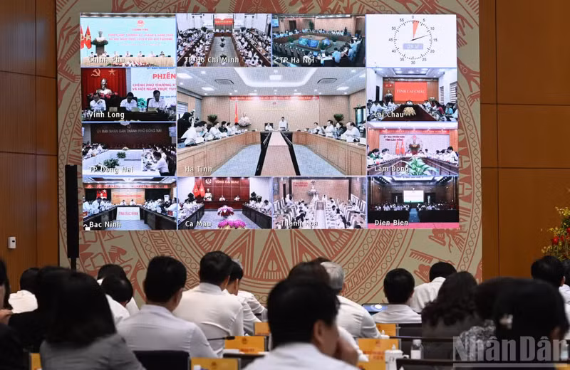 会议以线上线下相结合方式召开，与全国34个省市分会场进行视频连线。