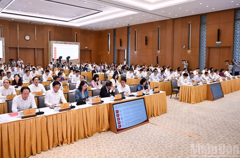 与会代表。