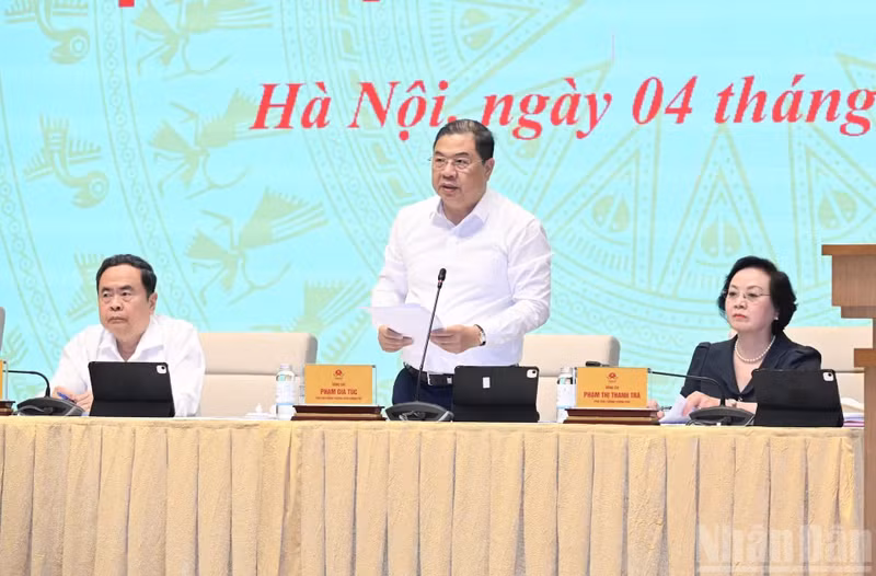 政府常务副总理范嘉足发表讲话。