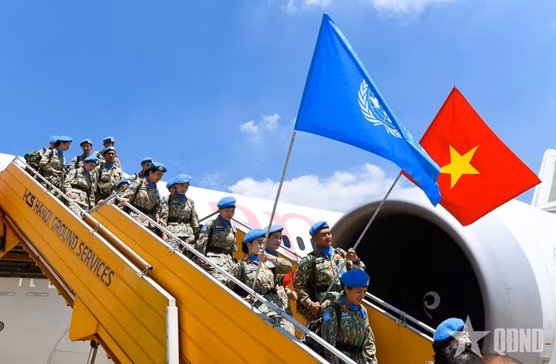 越南第四号工兵队出色完成维和任务，安全回国。（图片来源：qdnd.vn）