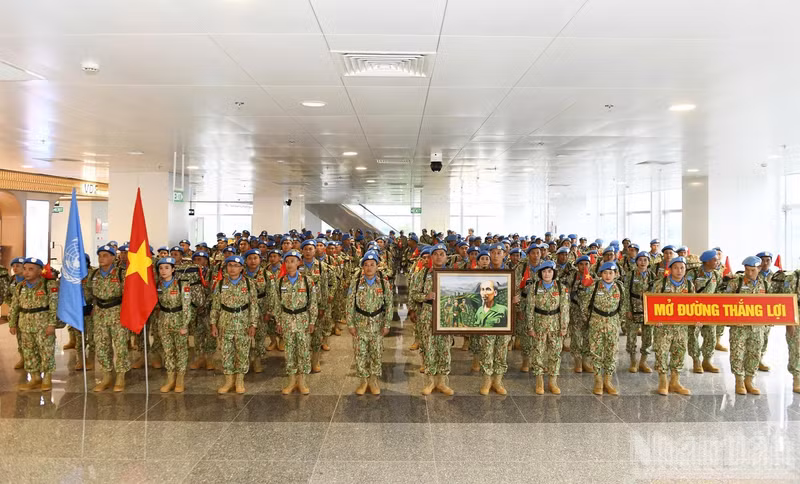 第五号工兵队启程赴联合国阿卜耶伊临时安全部队执行任务。