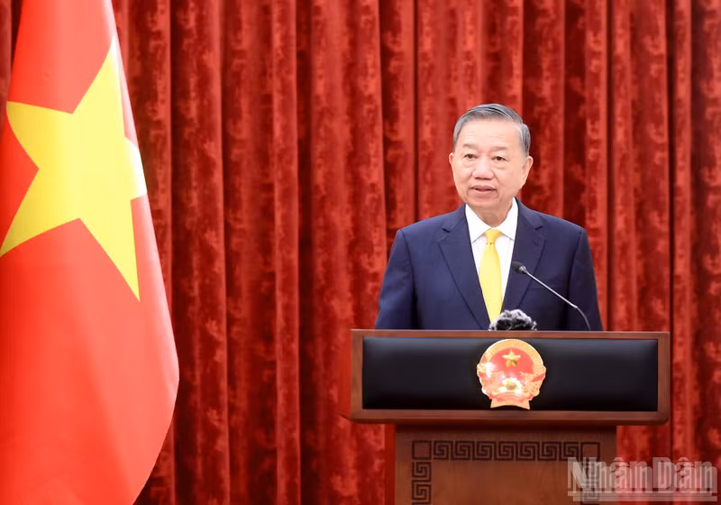 越共中央总书记、国家主席苏林发表讲话。