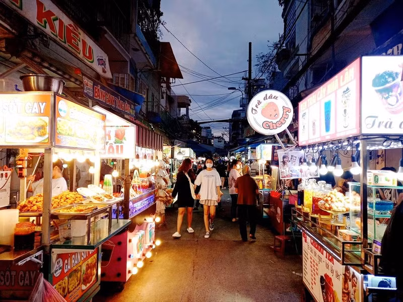 胡氏纪美食街。（图片来源：vnexpress.net）