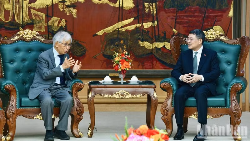 越南政府总理黎明兴会见陈清云教授。