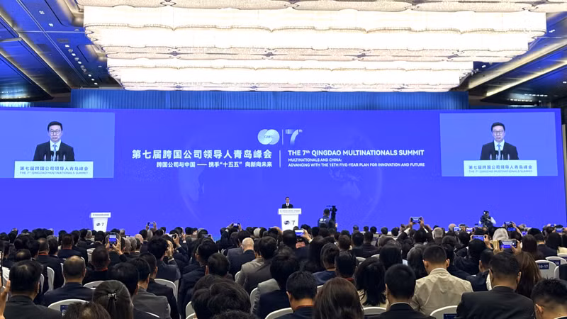 中国国家副主席韩正在山东青岛出席第七届跨国公司领导人青岛峰会开幕式并致辞。（杜有兴 摄）